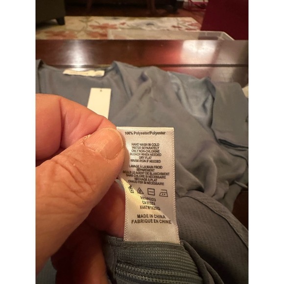 Bishop + Young Women's Soft Pebbled Satin Front Twist Karlie Top Size L Blue NWT - Picture 11 of 11